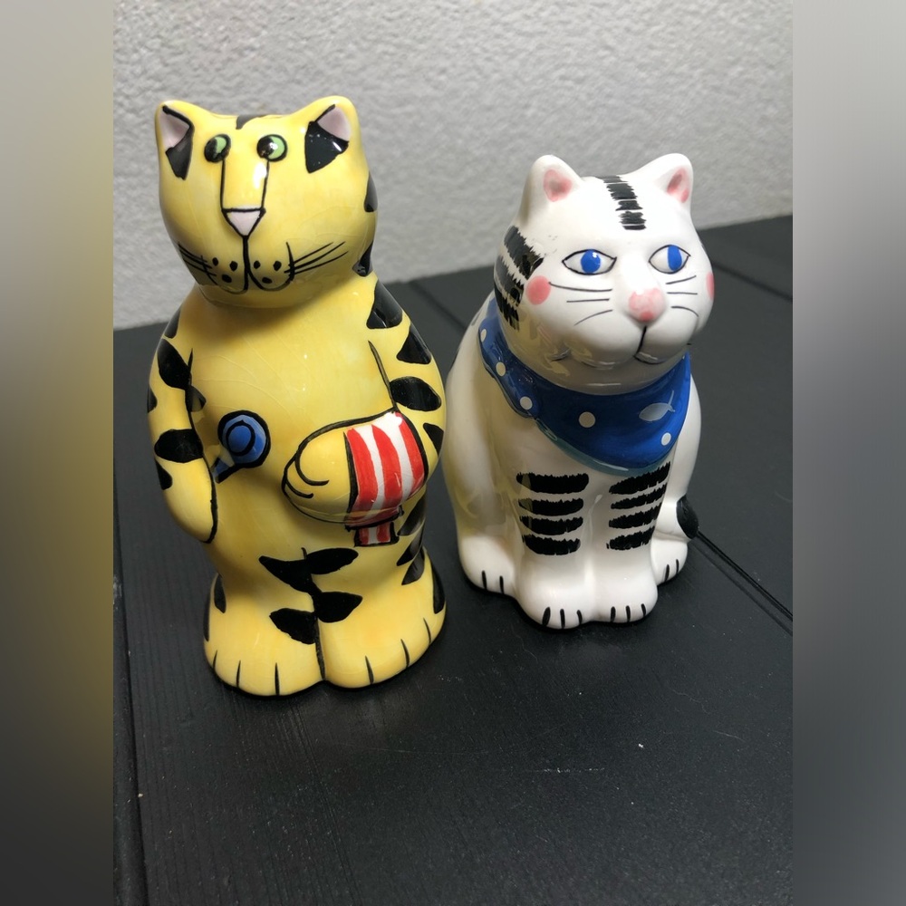 CATZILLA Cats Salt and Pepper coco Dowley Ceramic Cat Figurine